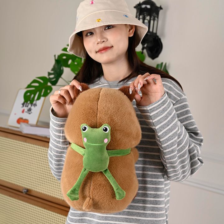 Gấu bông Capybara ôm ếch dễ thương size 35cm