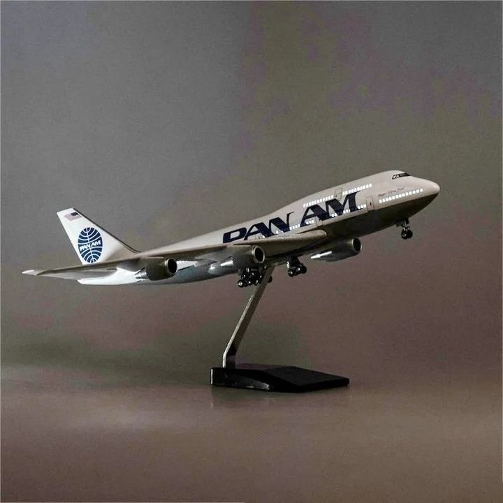 Mô hình máy bay lắp ghép Pan American World Airways B747 47cm có đèn LED