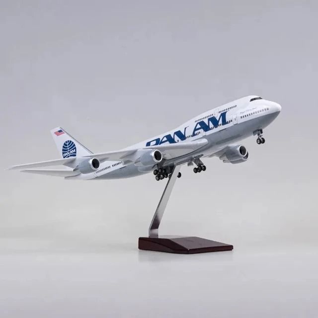 Mô hình máy bay lắp ghép Pan American World Airways B747 47cm có đèn LED