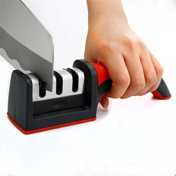 Dụng cụ mài dao cầm tay tiện lợi cho nhà bếp
