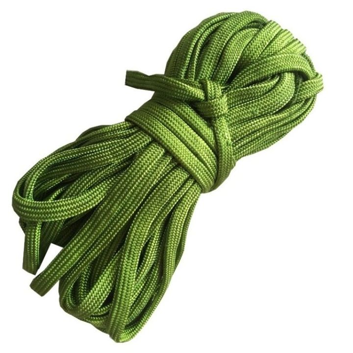 Dây dù xanh bền chắc dùng cột hàng hóa và võng, chiều dài gần 5.5m