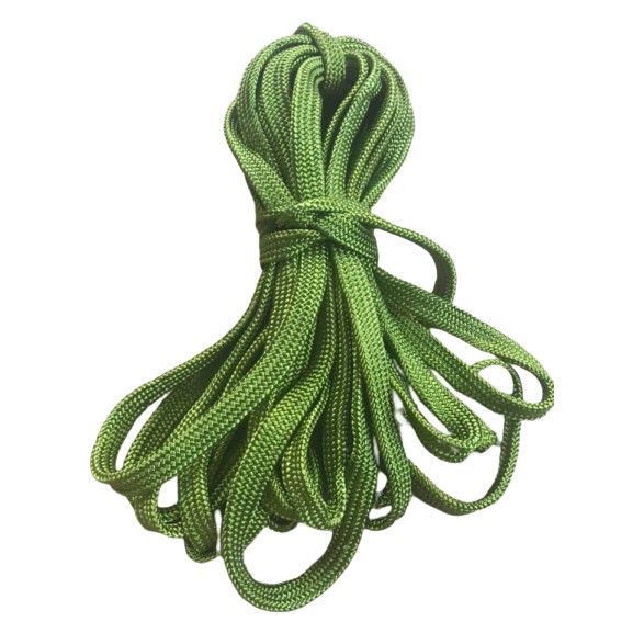 Dây dù xanh bền chắc dùng cột hàng hóa và võng, chiều dài gần 5.5m