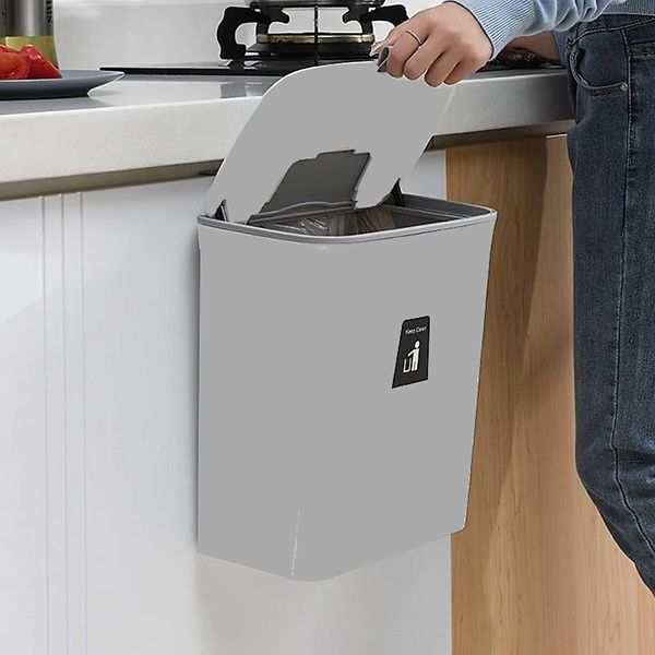 Thùng đựng rác treo lên cánh tủ nhà bếp, hoặc treo tường tiện dụng