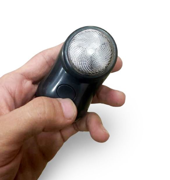 Máy cạo râu mini dùng pin sạc