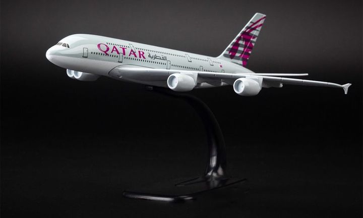 Mô hình Máy bay Qatar Airways Airbus A380 20cm
