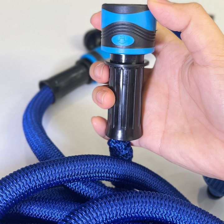 Bộ dây co giãn ra 15m kèm vòi xịt tưới cay rửa xe và 2 đầu cút nối vòi loại dày tốt